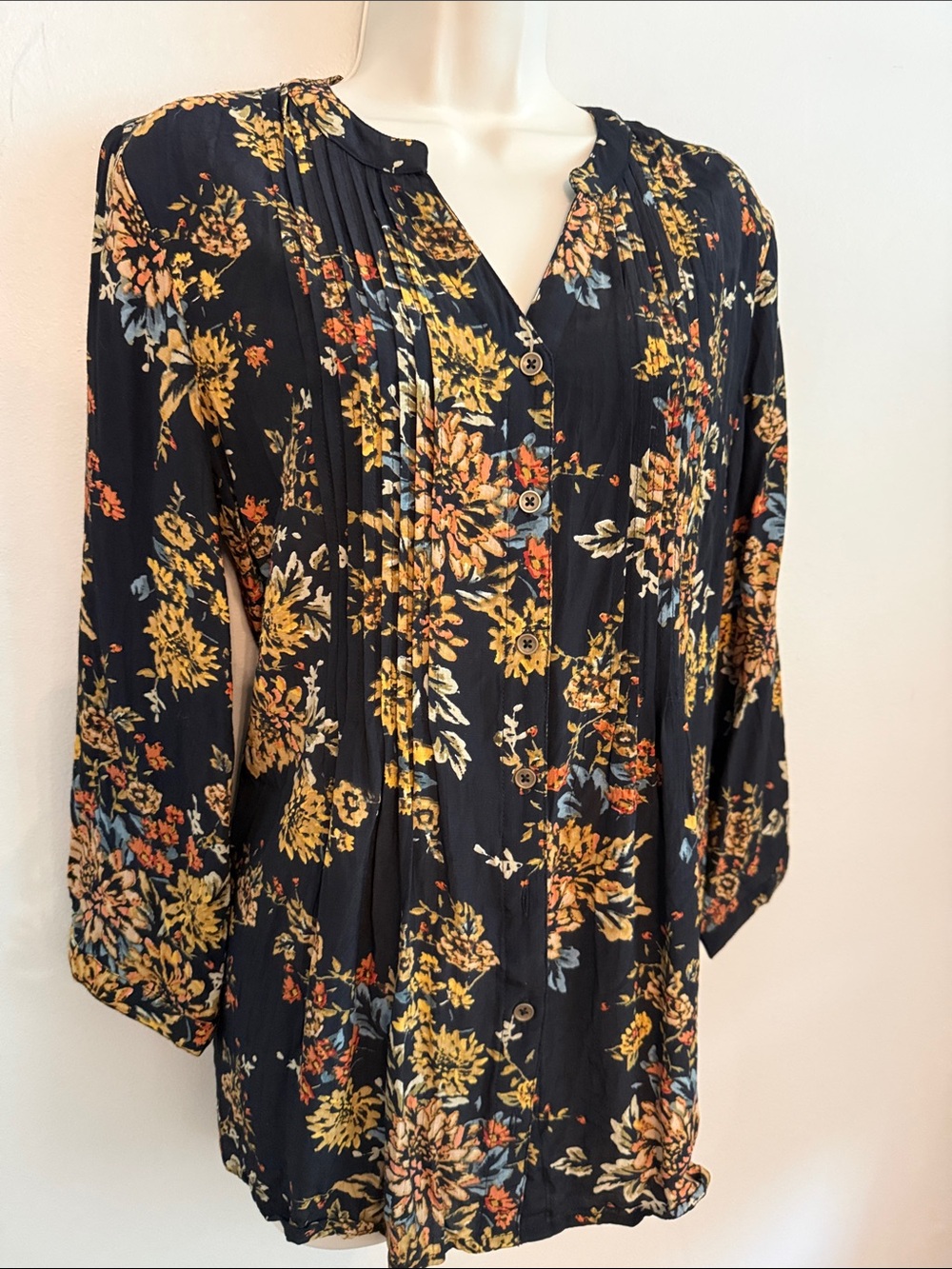 Coldwater Creek Navy Floral Pintuck Button Blouse - Picture 2 of 15